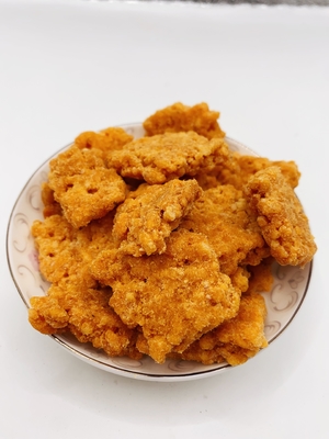 লবণযুক্ত ডিমের হলুদ শুকনো মাংসের ফ্লস আঠালো চালের ক্র্যাকার মিশ্রণ সমৃদ্ধ এবং মৃদু গন্ধযুক্ত ক্রিস্পি চাল ভাজা চালের ক্রাস্ট গুওবা
