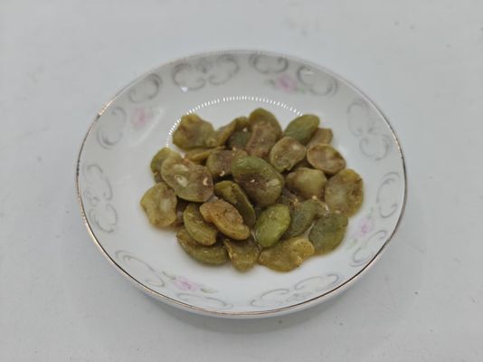 কালো স্বর্ণের রসুনের সাথে এমারাল্ড ব্রড বিন চিপস