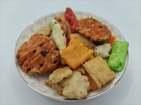 আসল কাস্টমাইজড ফ্লেভার মিশ্রিত রাইস ক্র্যাকার বিভিন্ন প্রকার প্যাক বাল্ক প্যাকেজিং তেল উপাদান সহ