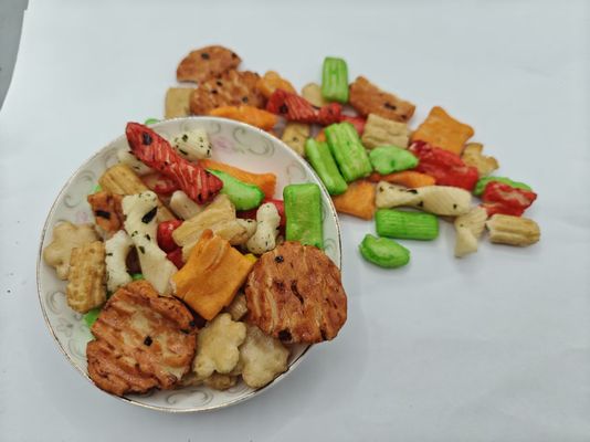 আসল কাস্টমাইজড ফ্লেভার মিশ্রিত রাইস ক্র্যাকার বিভিন্ন প্রকার প্যাক বাল্ক প্যাকেজিং তেল উপাদান সহ