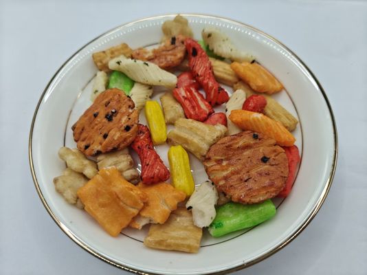 আসল কাস্টমাইজড ফ্লেভার মিশ্রিত রাইস ক্র্যাকার বিভিন্ন প্রকার প্যাক বাল্ক প্যাকেজিং তেল উপাদান সহ