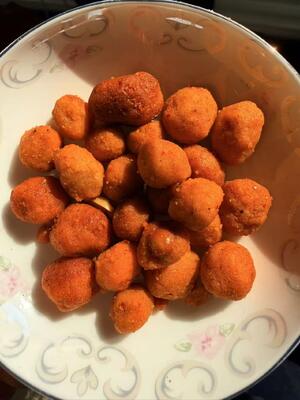 স্বর্ণ ডিমের কুসুম ক্রাঞ্চ চিনাবাদাম স্ন্যাক, নোনতা ডিমের কুসুম এবং মশলাদার স্বাদের সাথে, কাস্টমাইজড ওএম প্যাকেজিং-এ