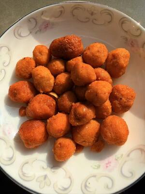 স্বর্ণ ডিমের কুসুম ক্রাঞ্চ চিনাবাদাম স্ন্যাক, নোনতা ডিমের কুসুম এবং মশলাদার স্বাদের সাথে, কাস্টমাইজড ওএম প্যাকেজিং-এ