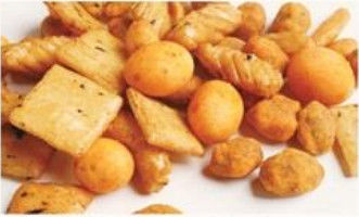 কোষাগার সুস্বাদু BBQ গন্ধ রাইস ক্র্যাকার মিক্স লেপযুক্ত রোস্টেড চিনাবাদাম মিশ্র খাবার